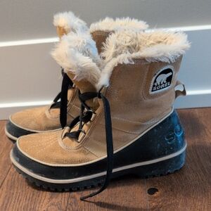 Sorel Women's Tan and Black Winter Boots Size 7.5